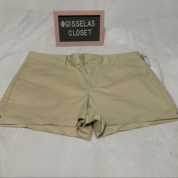NWT GAP 3" Khaki Short Size 16 - Picture 2 of 3